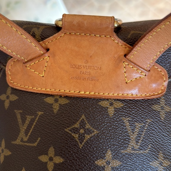 Louis Vuitton Montsouris MM - Picture 8 of 15